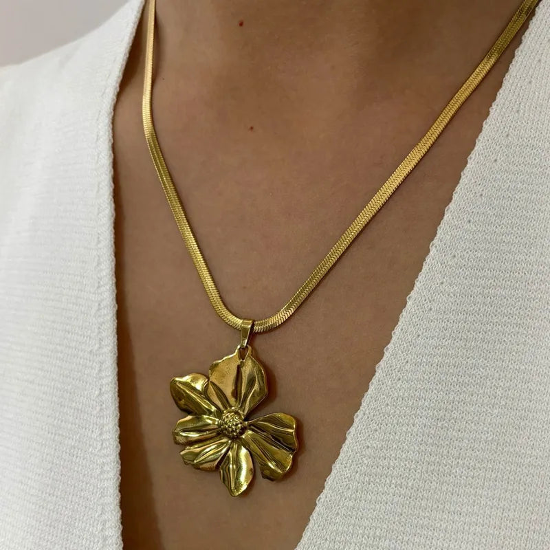 Gold-Plated Flower Exaggerated Snake Chain Pendant Necklace