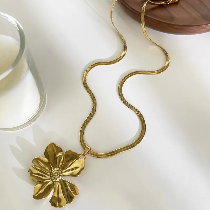 Gold-Plated Flower Exaggerated Snake Chain Pendant Necklace