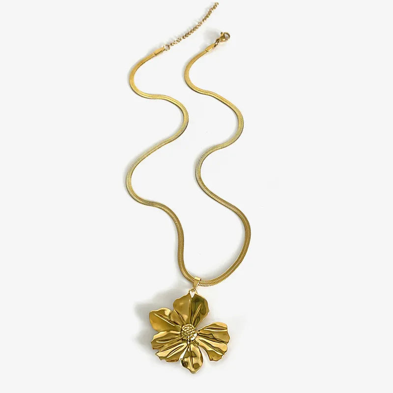 Gold-Plated Flower Exaggerated Snake Chain Pendant Necklace