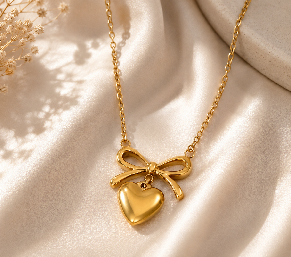 Amour Bow Heart Necklace – 18K Gold Plated