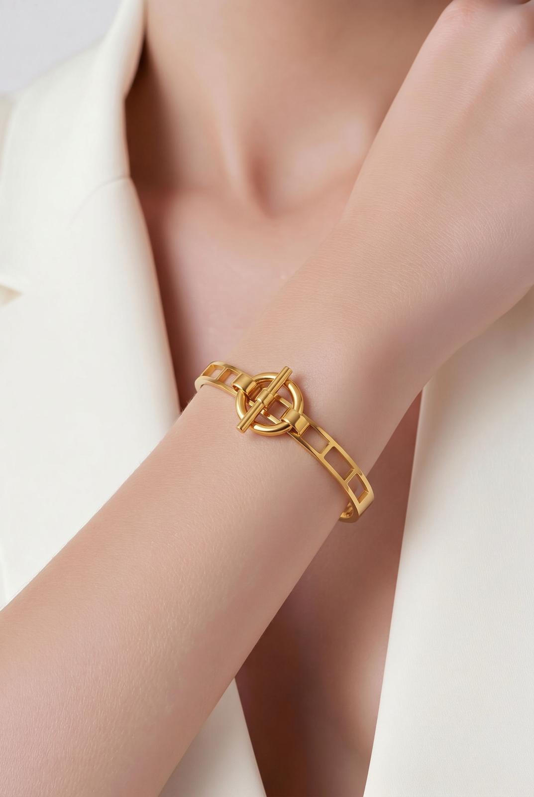 Celeste Toggle Gold Bracelet – 18K Gold Plated