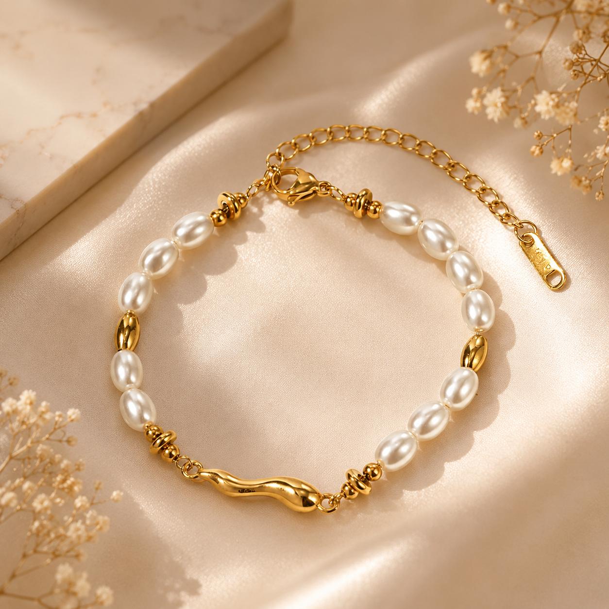 Elara Pearl Bracelet | Waterproof 18K Gold Plated Pearl Bracelet | Aurelia Co.