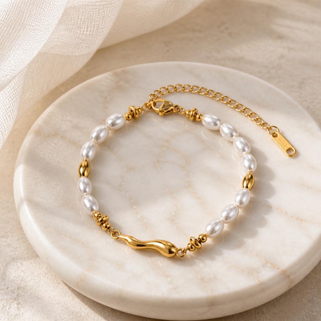 Elara Pearl Bracelet | Waterproof 18K Gold Plated Pearl Bracelet | Aurelia Co.