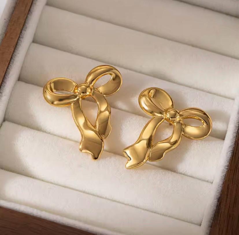 Éloise Bow Stud Earrings | Waterproof 18K Gold PVD Earrings | Aurelia Co.