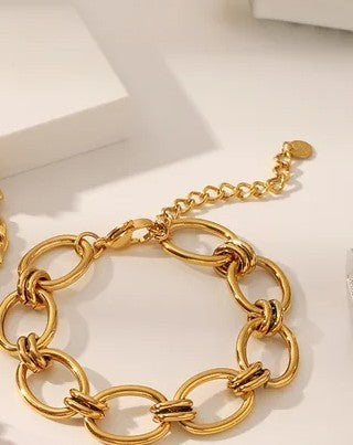 Noir Éclat Geo Chain Tarnish Free Gold Bracelet