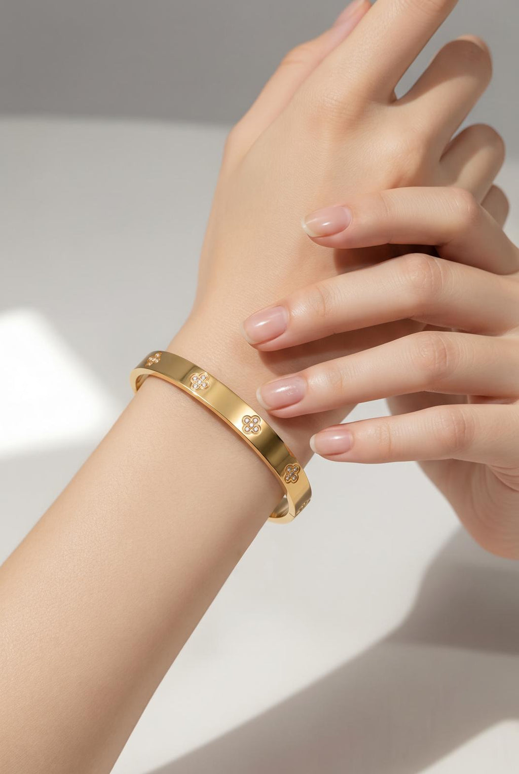 Luna Clover Gold Bracelet | Waterproof Jewellery Australia | Aurelia Co