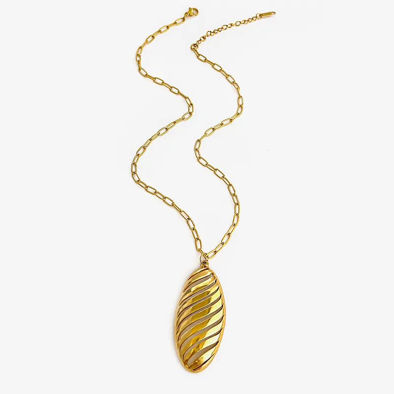 Exaggerated Oval Shaped Pendant Necklace