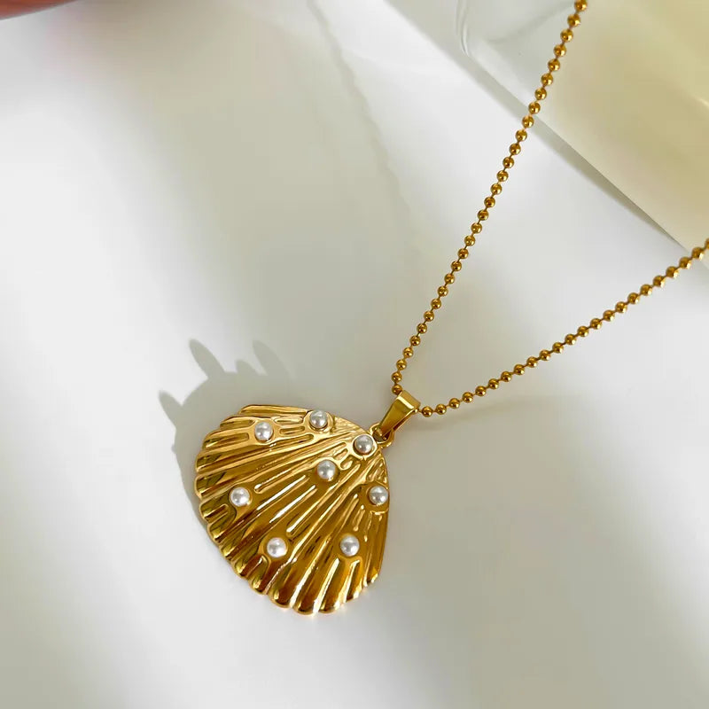 Gold Shell Pearl Inlay Pendant Necklace