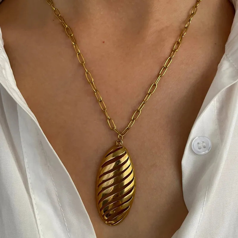 Exaggerated Oval Shaped Pendant Necklace