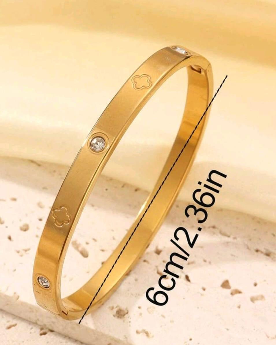 Clover Crystal Gold Bangle – Waterproof & Tarnish Resistant Bracelet