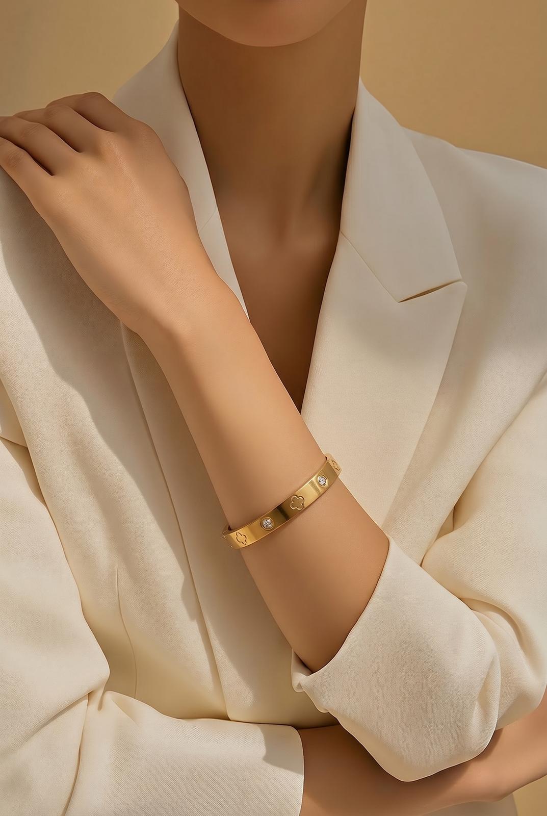 Clover Crystal Gold Bangle – Waterproof & Tarnish Resistant Bracelet