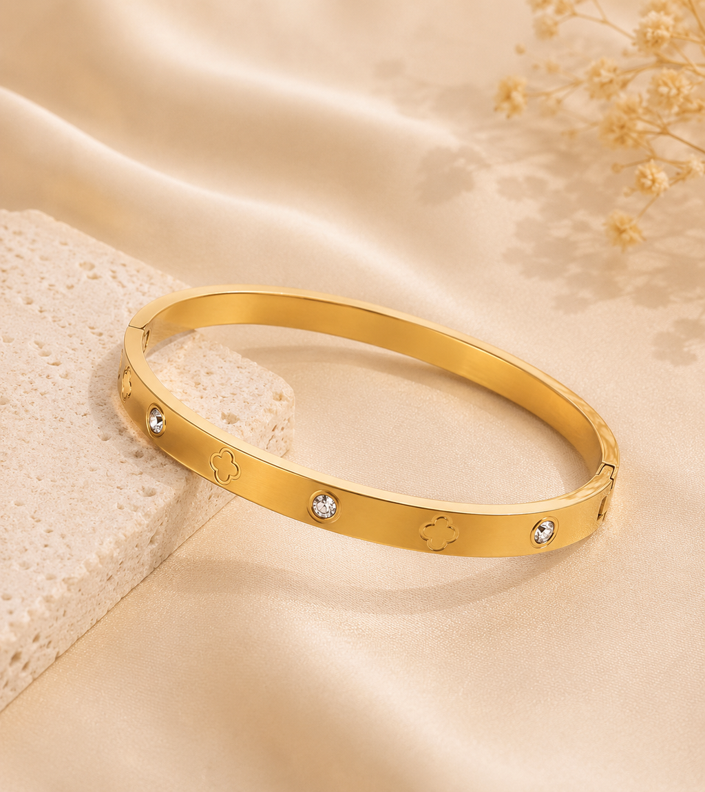 Clover Radiance Gold bracelet | Waterproof Bracelet | Aurelia Co.