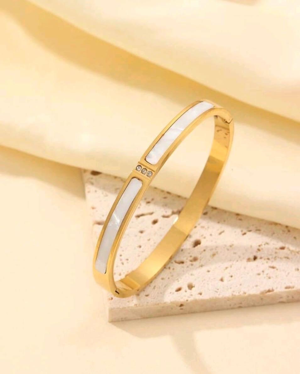Luna Pearl Gold Waterproof bracelet