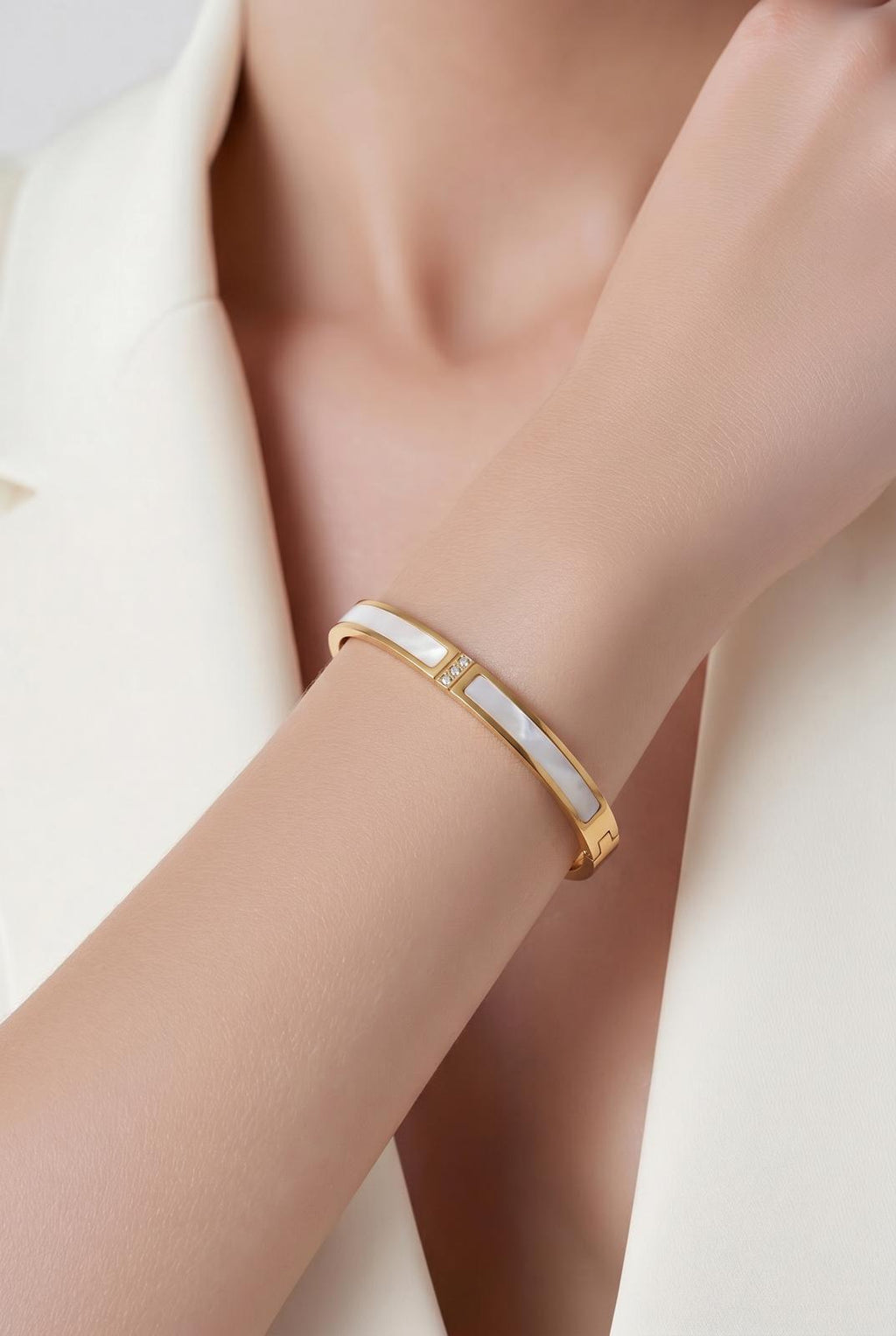 Luna Pearl Gold Waterproof bracelet