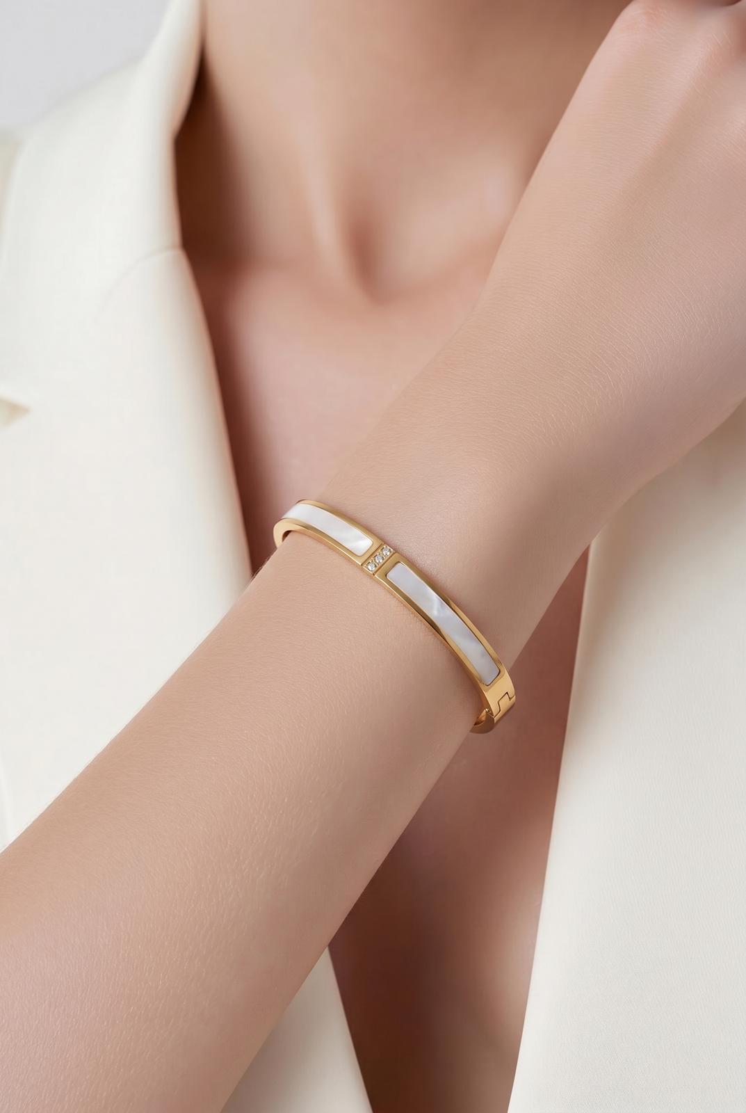Luna Pearl Gold Waterproof bracelet